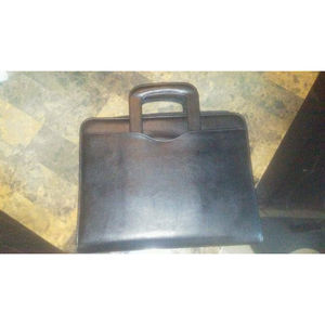 Large Day-Timer black leather zippered portfolio